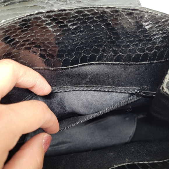 Vintage Made in Italy Faux Crocodile Black Handbag Textured Flap Closure Grunge‎ - Picture 8 of 17